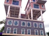 南宁小区楼顶露台柱子遭雷击劈碎，惊魂一刻